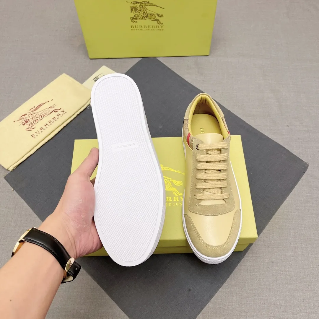 P360 B men's classic low-top sneakers are reinterpreted in Vintage plaid cotton and cowhide materials, decorated with a new brand logo. First-grain cowhide lining, embossed Burberry lettering logo on the heel, original outsole! 38-44 (45 46 customized) No. 019